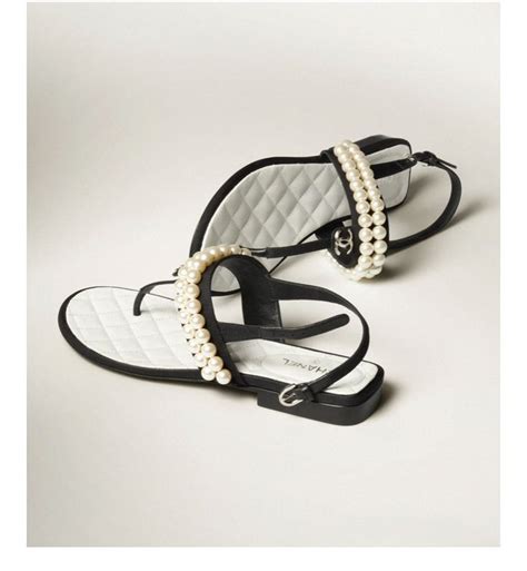 chanel thong sandals 2022.